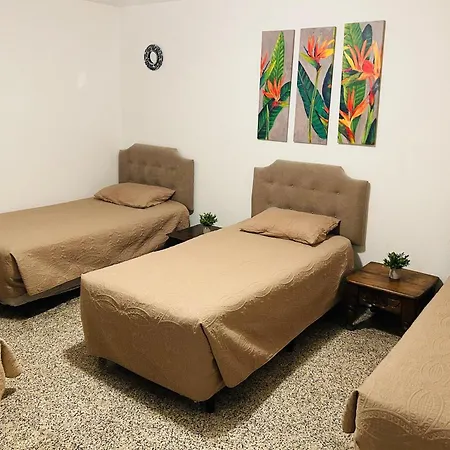 Hostal Los Volcanes Guatemala City Exterior photo
